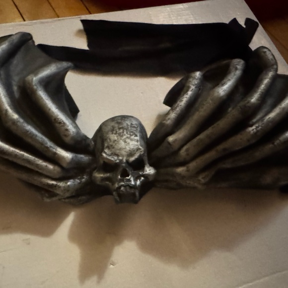 Woman’s Skeleton-Wing Chest Piece/Top with Skull Accent Latex/Rubber - Picture 4 of 5